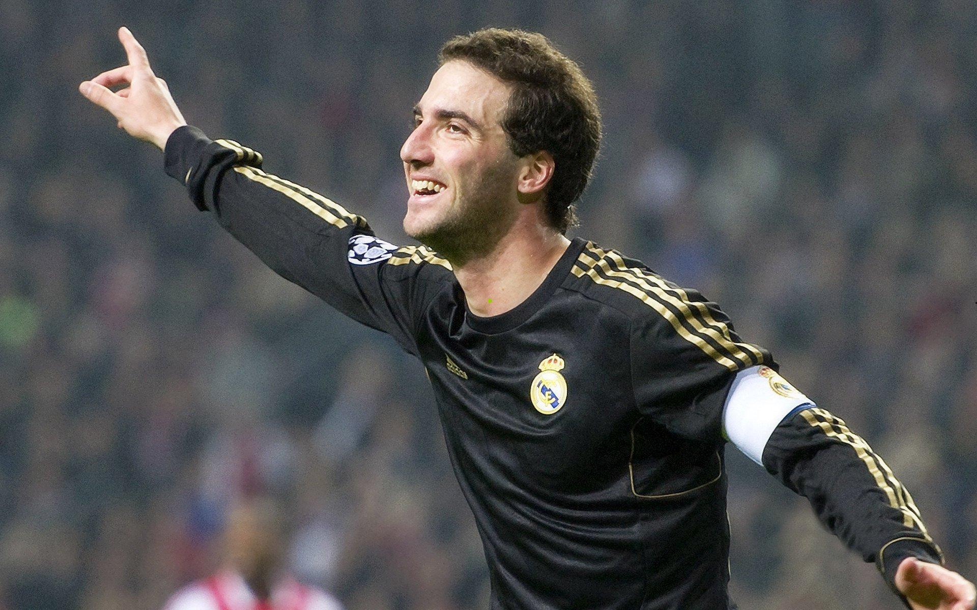 穆帅痛心疾首，昔为麦克托米奈冷藏博格巴，今批曼联放走青训脊梁铸大错